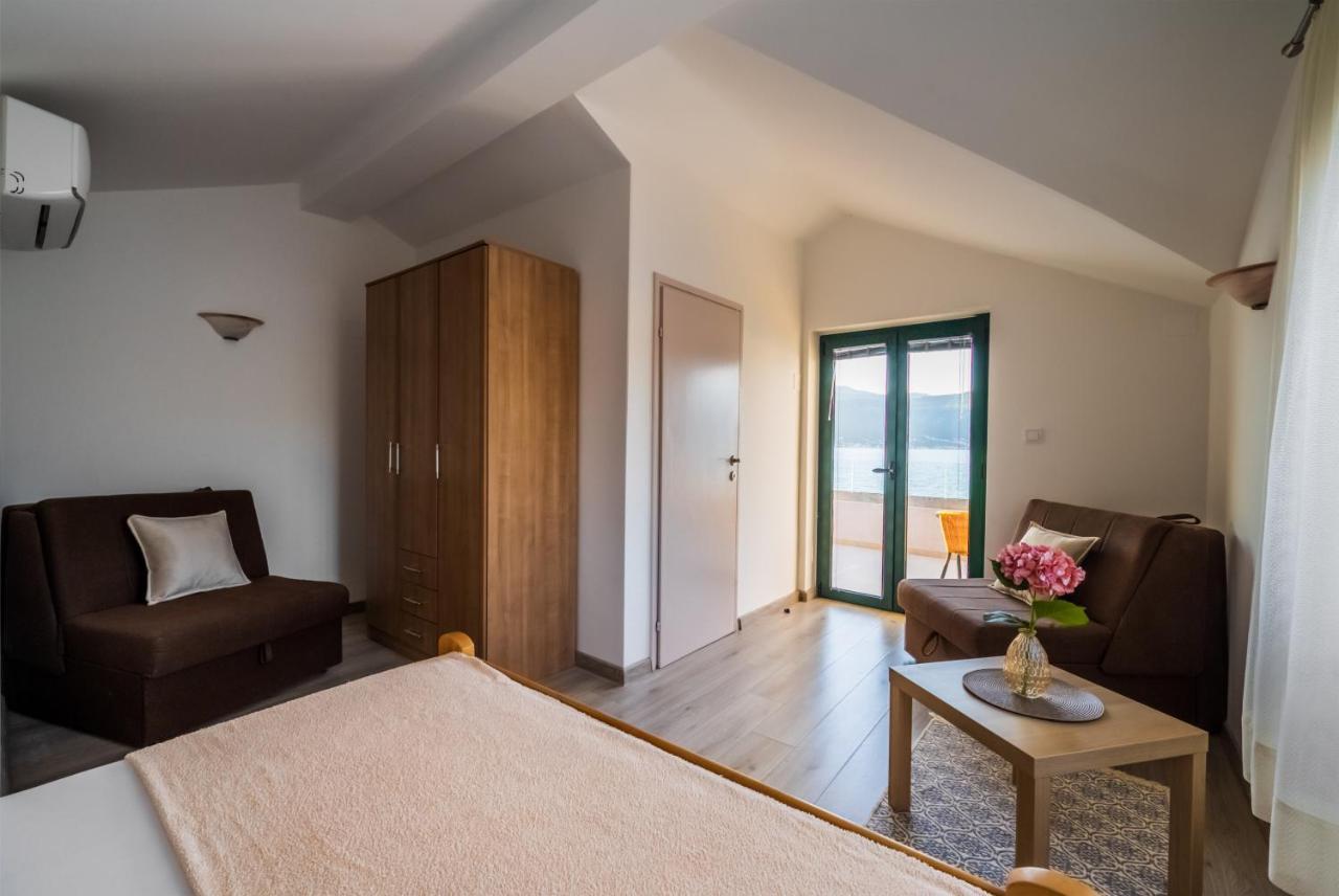 Apartments Ponta Krasici Tivat Exteriör bild
